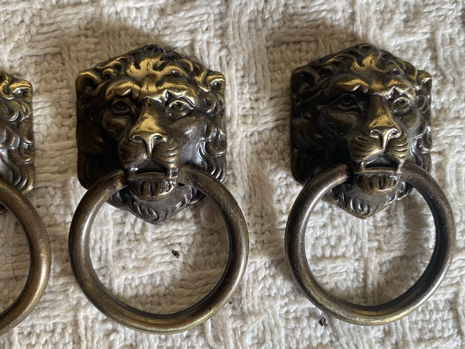 8 VTG Brass Bronze Metal Lion Head Drawer Chest Pulls Victorian Large & Small