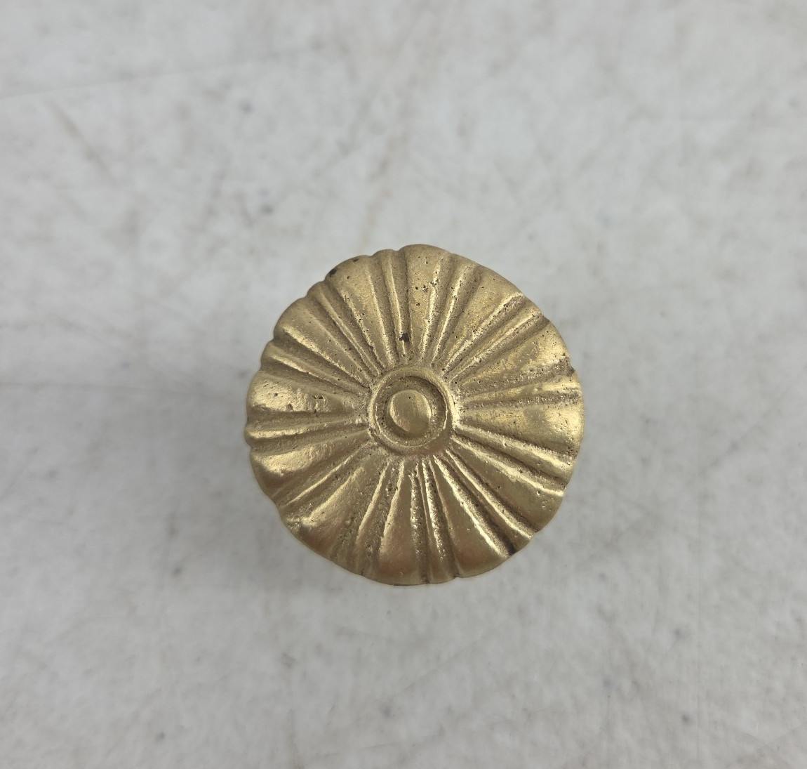 Vintage 4 Brass Drawer Pull Handles Cabinet Cupboard Round Flower Knobs 4091