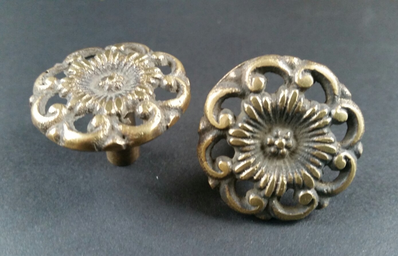 4 Antique Style Solid Brass ROUND KNOBS Ornate FLORAL 1-5/8″ dia. #K24