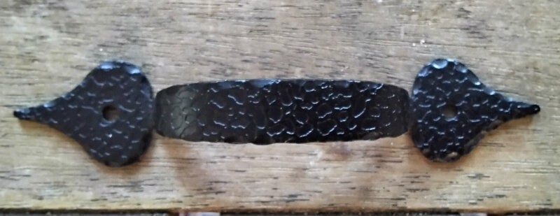 Sears USA Colonial Drawer Pull Handle Black Wrought Iron Hammered 3-1/2″ Centers