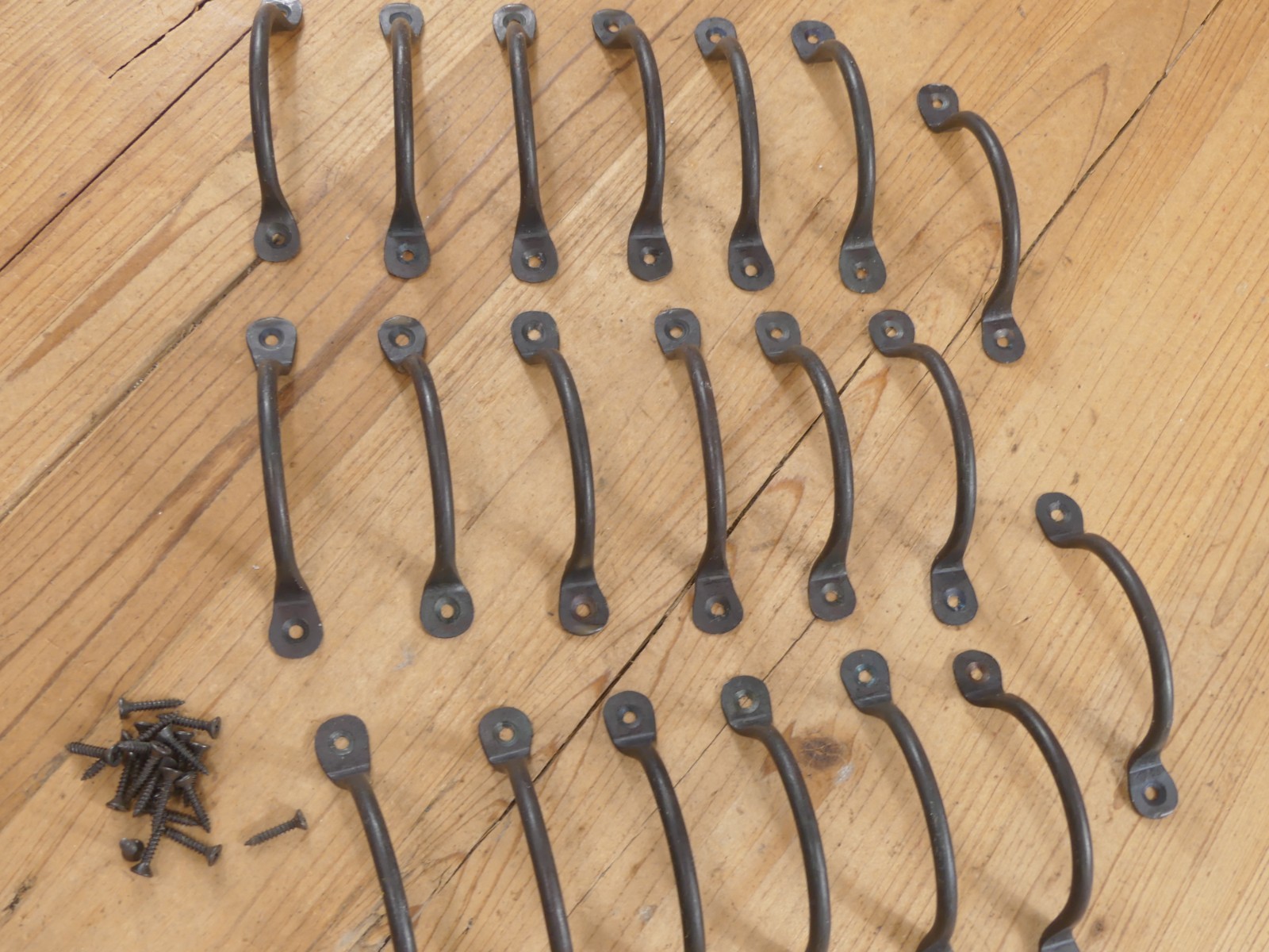 20 HAND FORGED IRON DRAWER BIN PULLS 4 1/4″ LONG CABINET HANDLES KITCHEN BATH