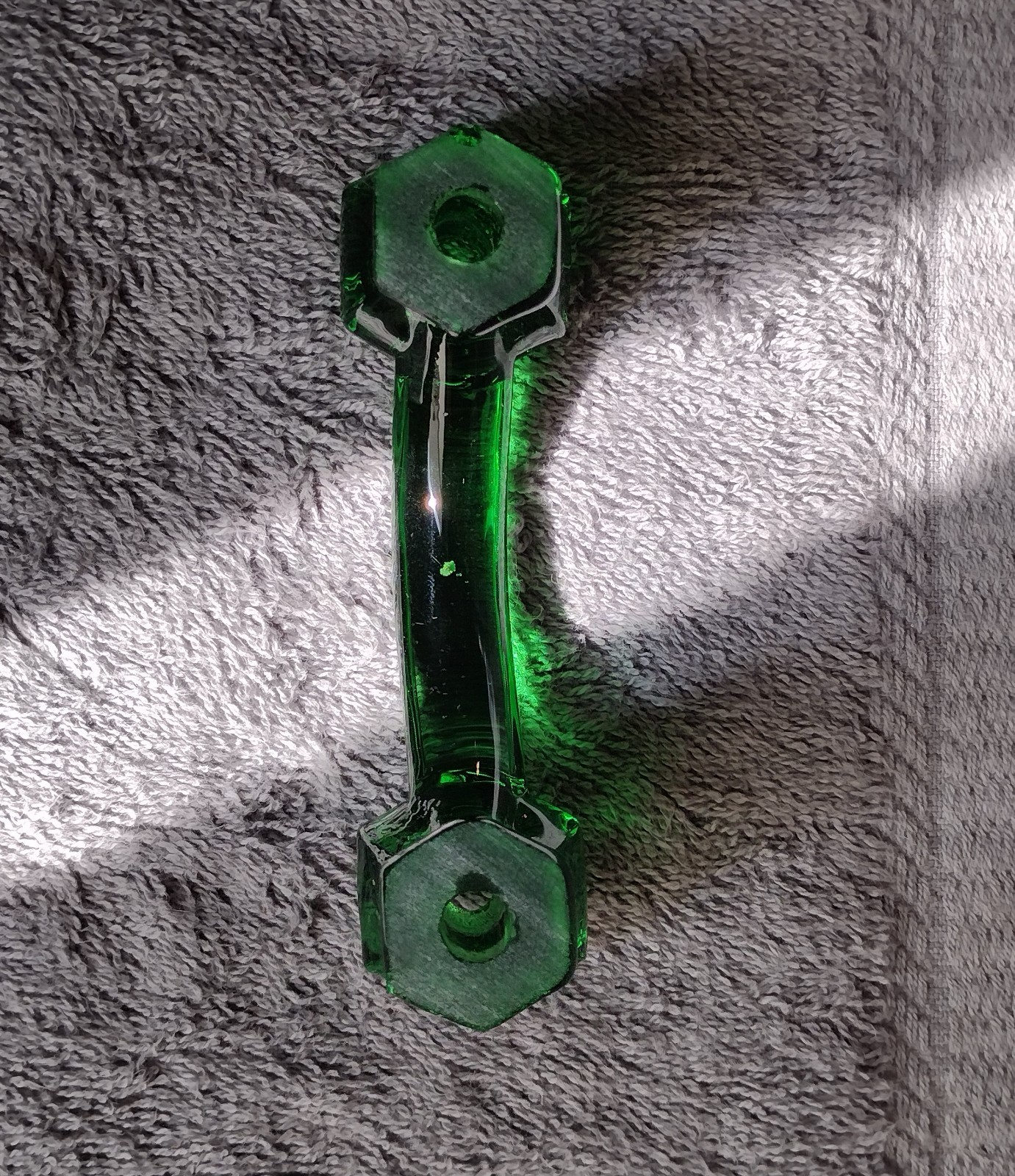 1 7UP GREEN GLASS ANTIQUE MATCHING DRAWER PULL