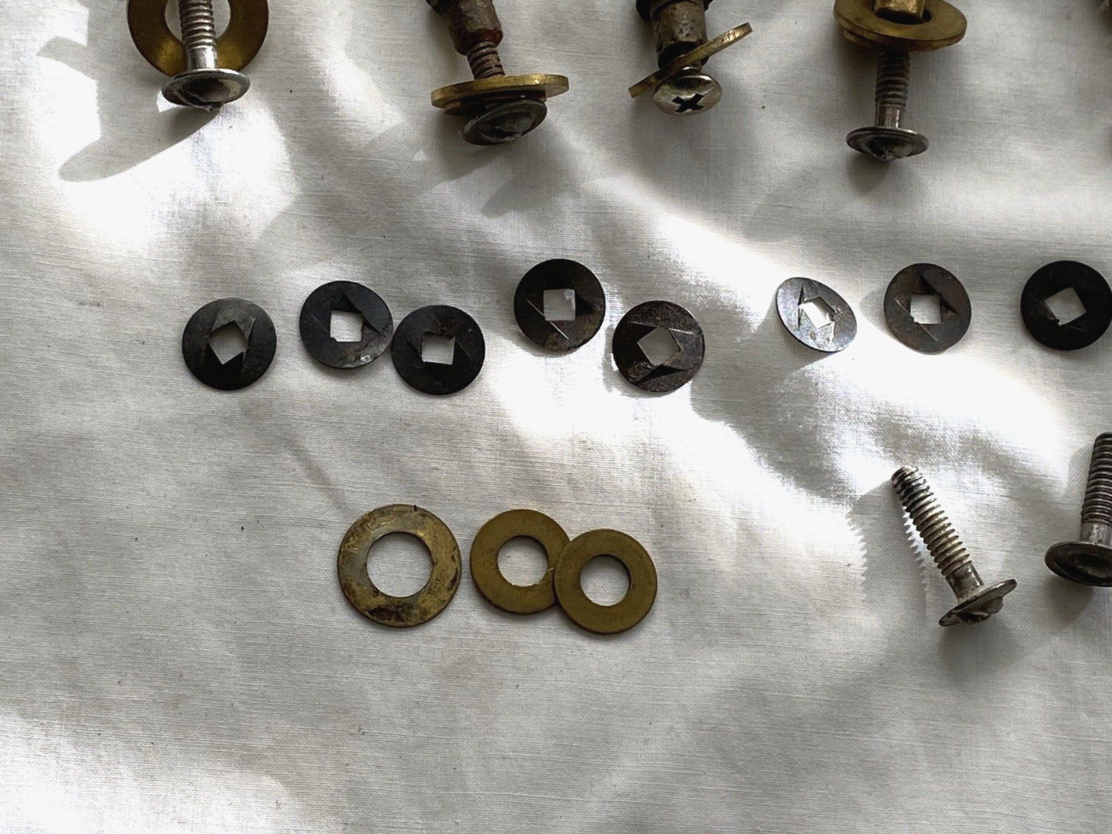VINTAGE/MODERN DRAWER CABINET KNOBS PULLS & ACCESSORIES-MIXED LOT OF 141