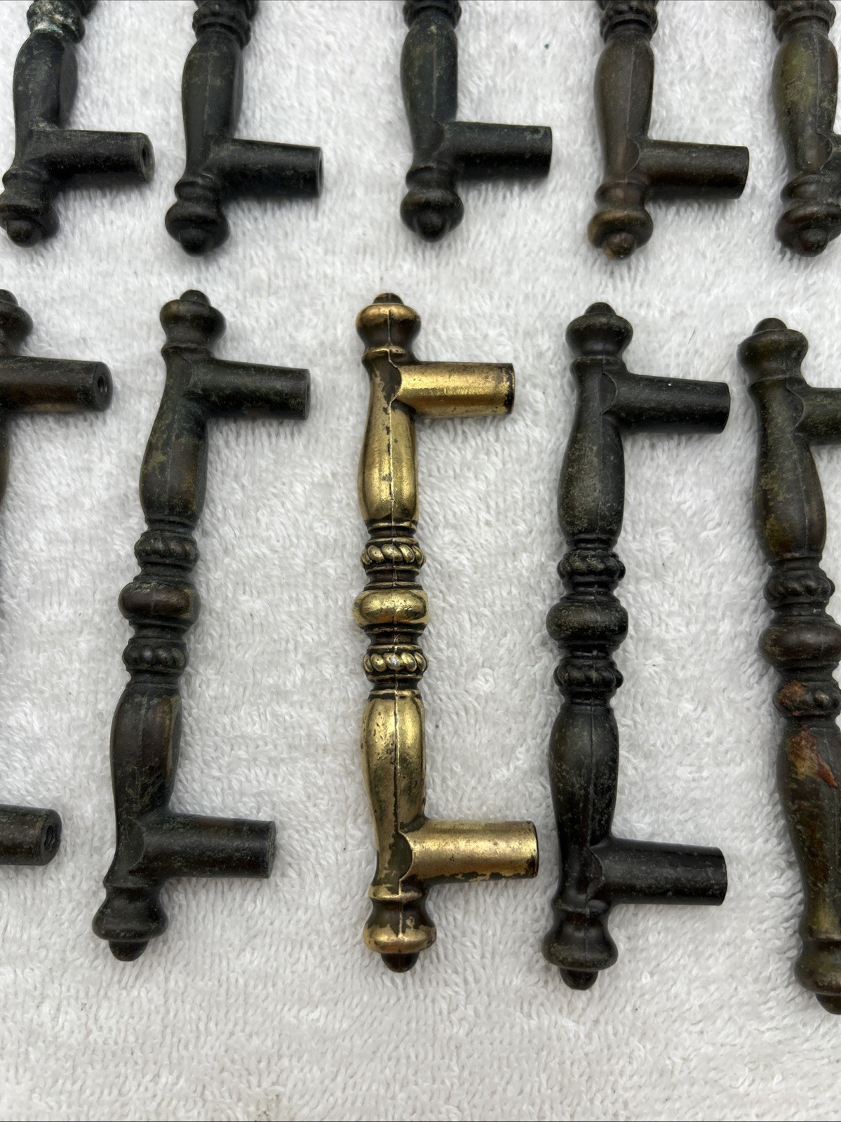 VINTAGE AMEROCK 19 BRASS DRAWER PULLS W/ BACKPLATES 176A-1 BROWN USED W/SCREWS