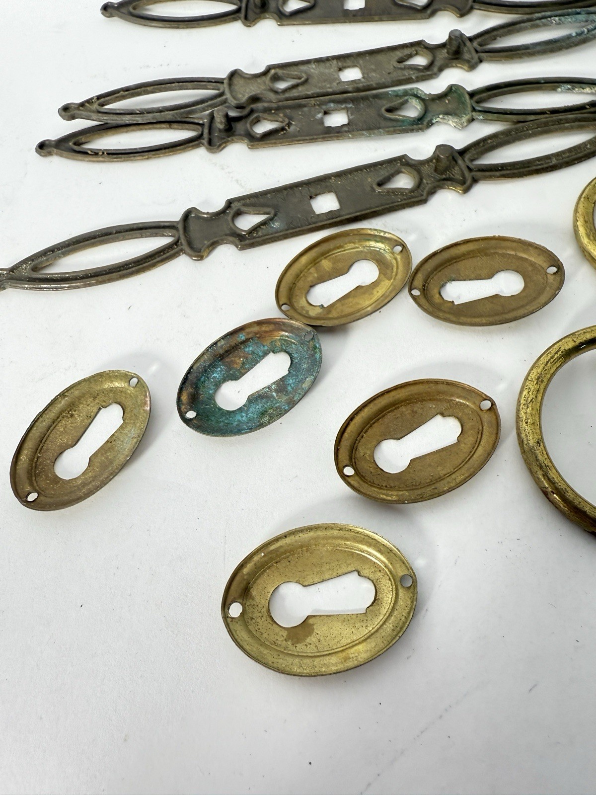 Drexel Heritage Ornamental Drawer Pulls Knobs Lot of 22 pcs Gold Tone Key Hole