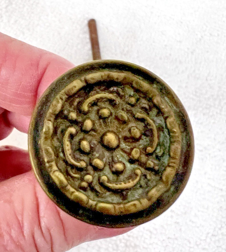 2 Vintage Ornate Cast Brass Round Cabinet Drawer Knobs Pulls Floral Embossed