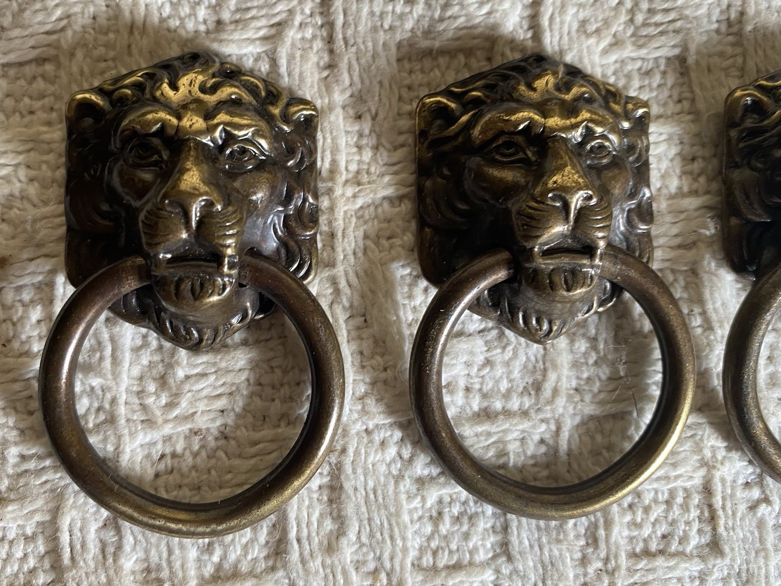 8 VTG Brass Bronze Metal Lion Head Drawer Chest Pulls Victorian Large & Small