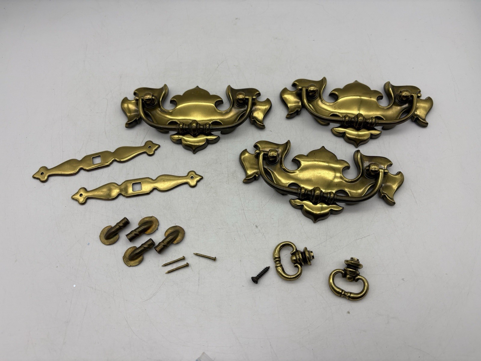 Lot Keller Brass Co N-2469 Drawer Pulls Handles. 5″ x 2-1/2″. Holes 3″ apart.
