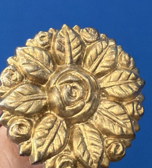 Set of 8 Vtg Gold Non Magnetic Metal Drawer Knobs Ornate Floral Rose 1 1/2”
