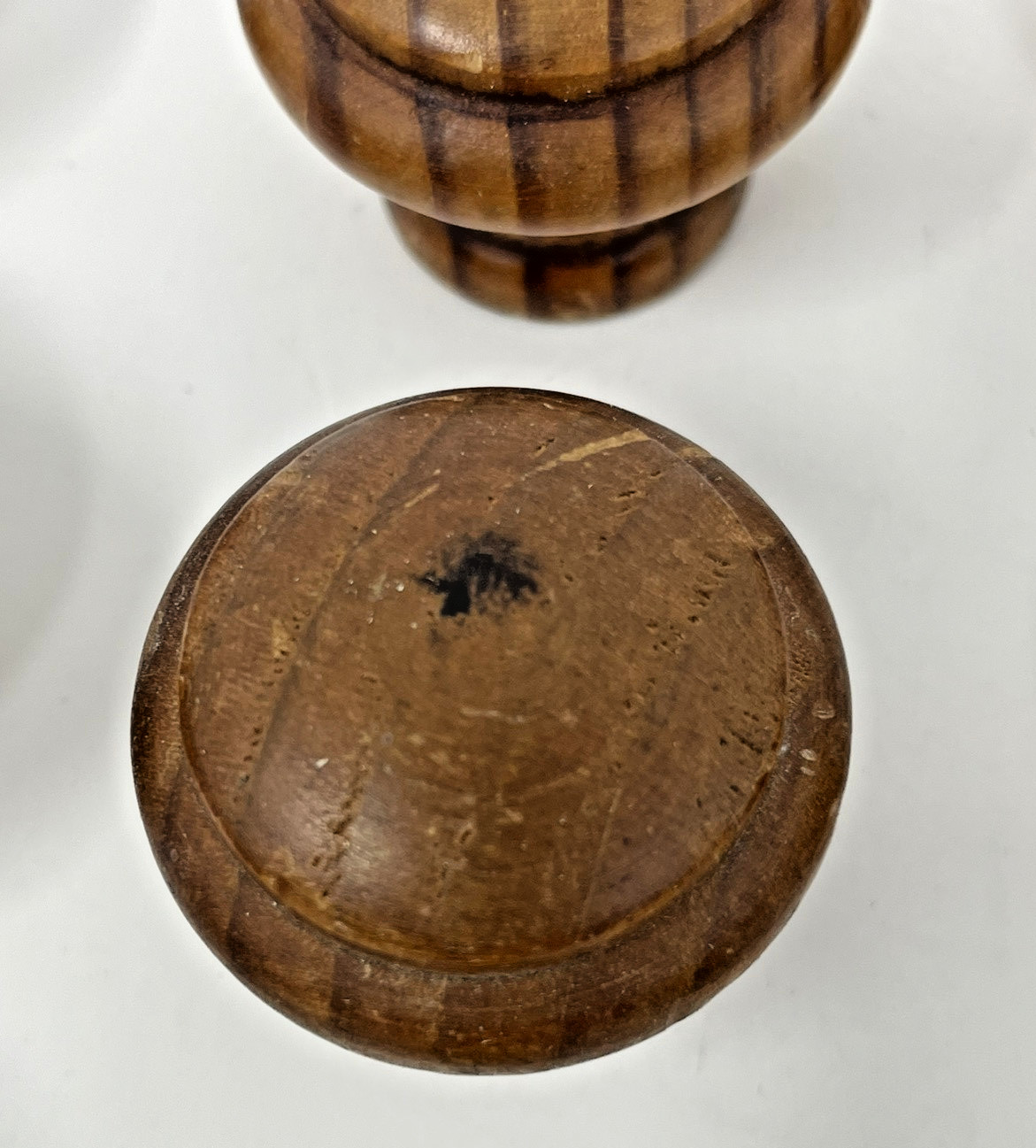 Vtg Lot of 26 Round Wood Drawer Cabinet Knobs Pulls Mushroom 1 1/2″ w 1″ Screws