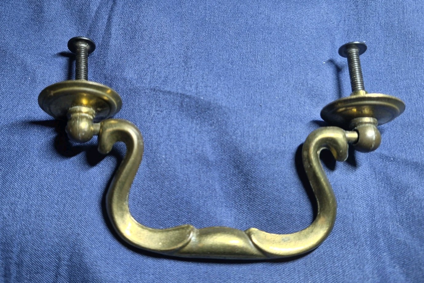 Vtg Bail Drop Pull Handle CB-1844 W/ Mounts And Screws Dark Aged Brass 3-7/8″
