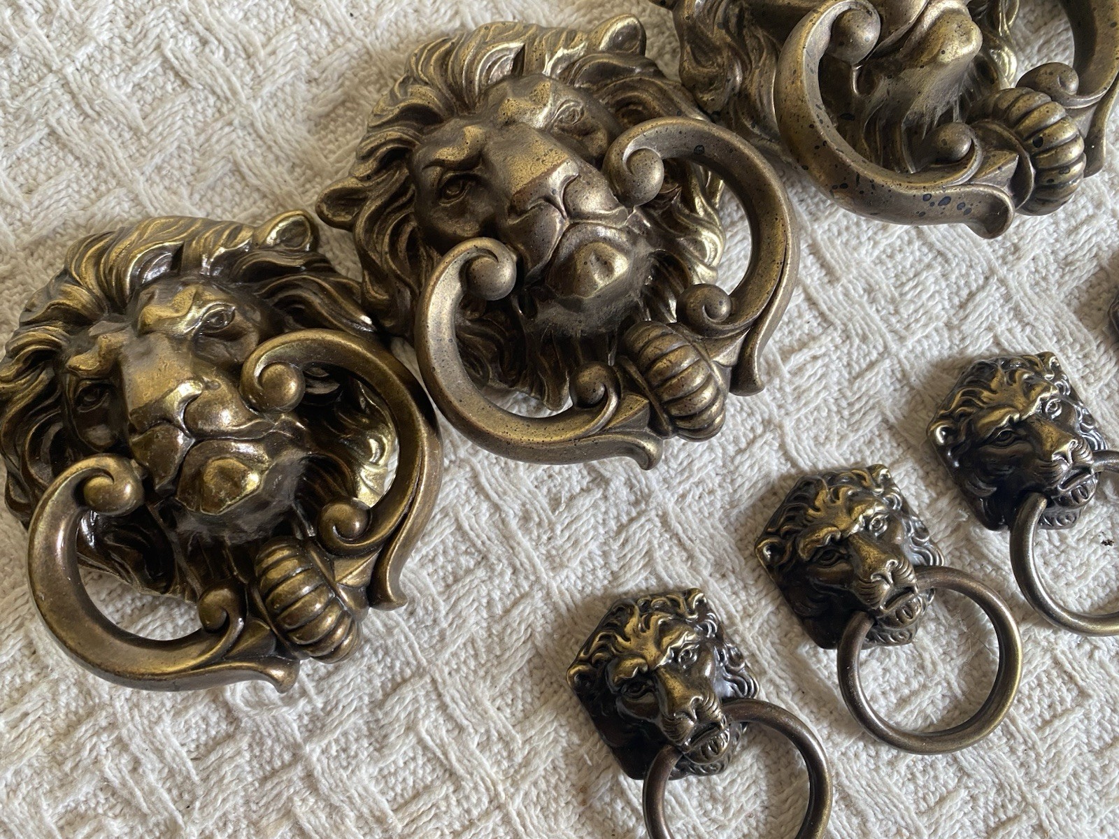 8 VTG Brass Bronze Metal Lion Head Drawer Chest Pulls Victorian Large & Small