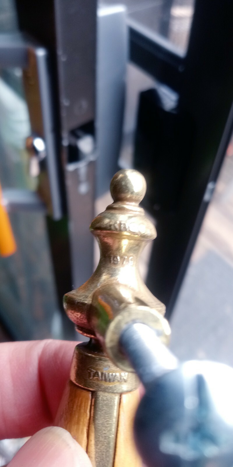 Vintage 1979 KEELER BRASS CO. 3″ Classic Brass & Oak Drawer Pulls