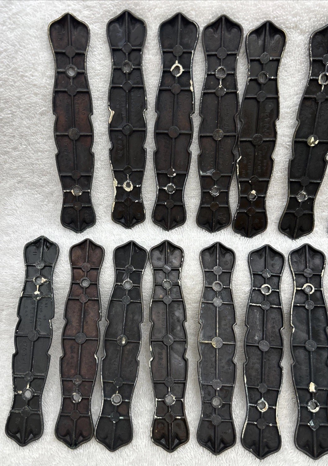 VINTAGE AMEROCK 19 BRASS DRAWER PULLS W/ BACKPLATES 176A-1 BROWN USED W/SCREWS