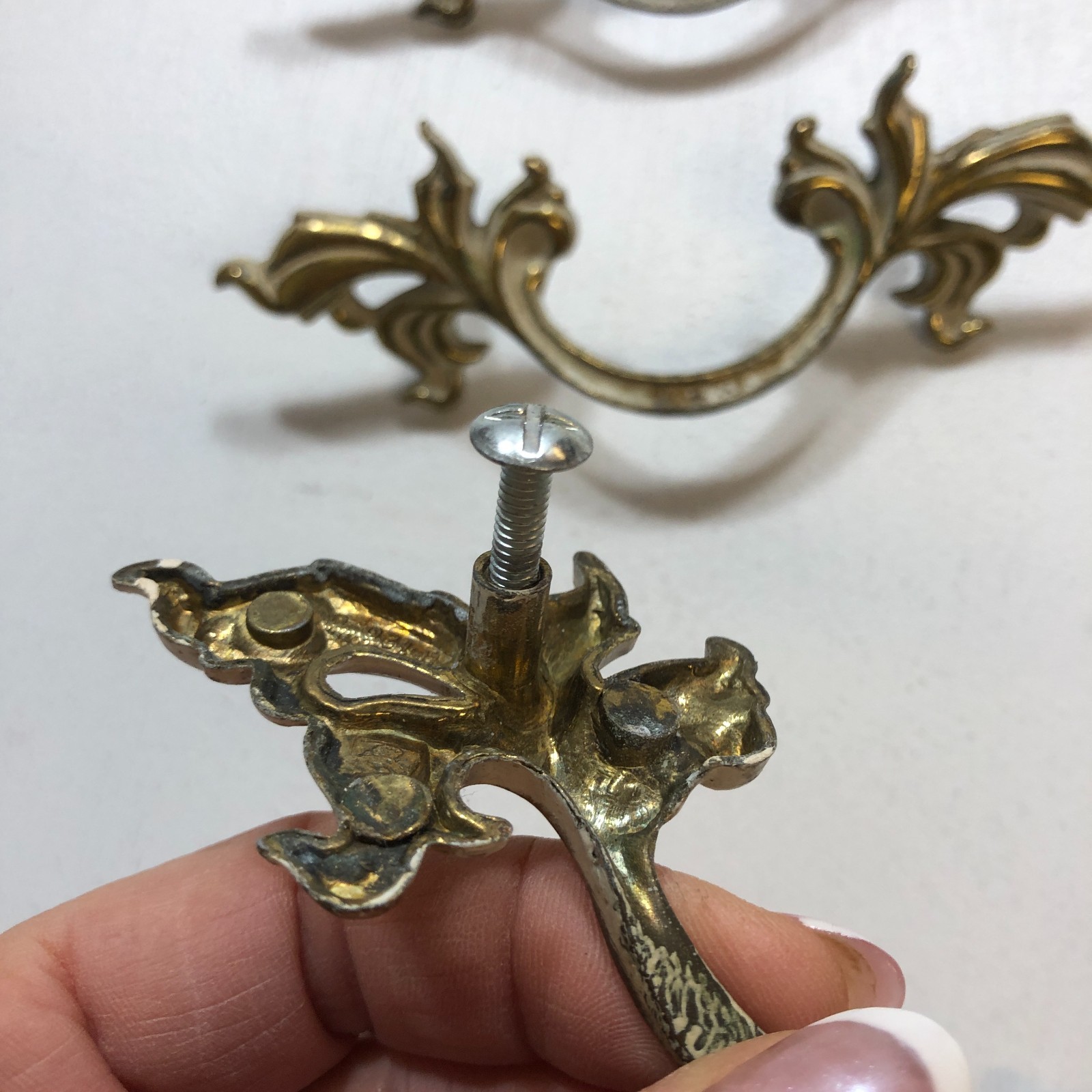 4 French Antique Victorian Drawer Handles & 2 Pulls Dresser Hardware Brass vtg