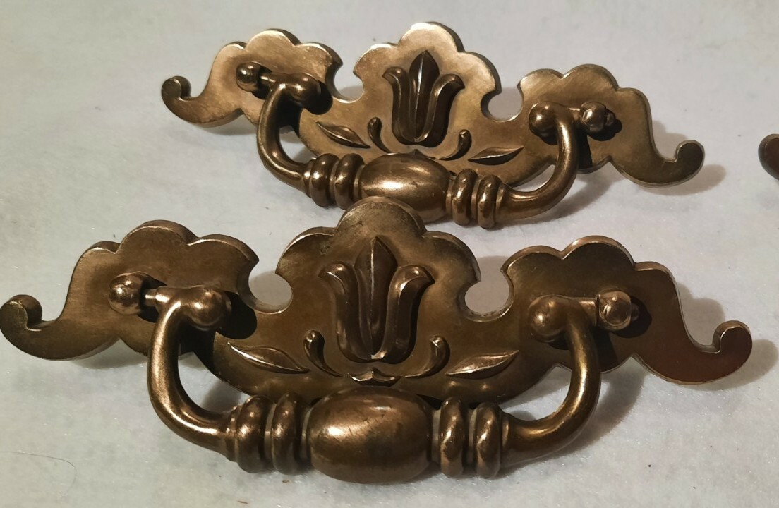 VINTAGE KEELER BRASS CO DRESSER PULLS FLORAL DESIGN LOT 8
