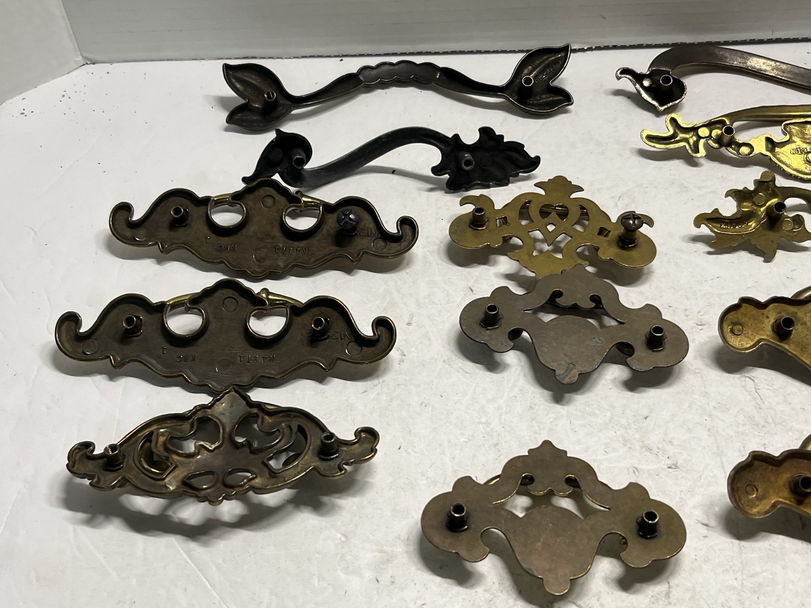 Vintage Lot (19) NOS Miscellaneous Fixed & Drop Bail Draws/Cabinet Pulls