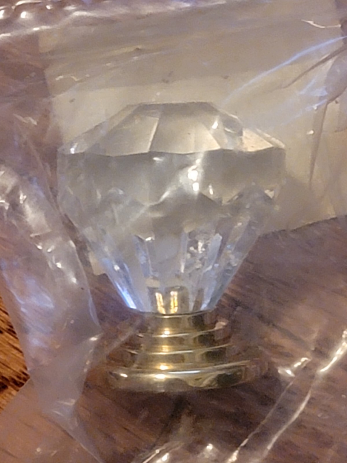 1.25″ HEXAGON CLEAR ARCYLIC KNOB WITH BRASS BASE