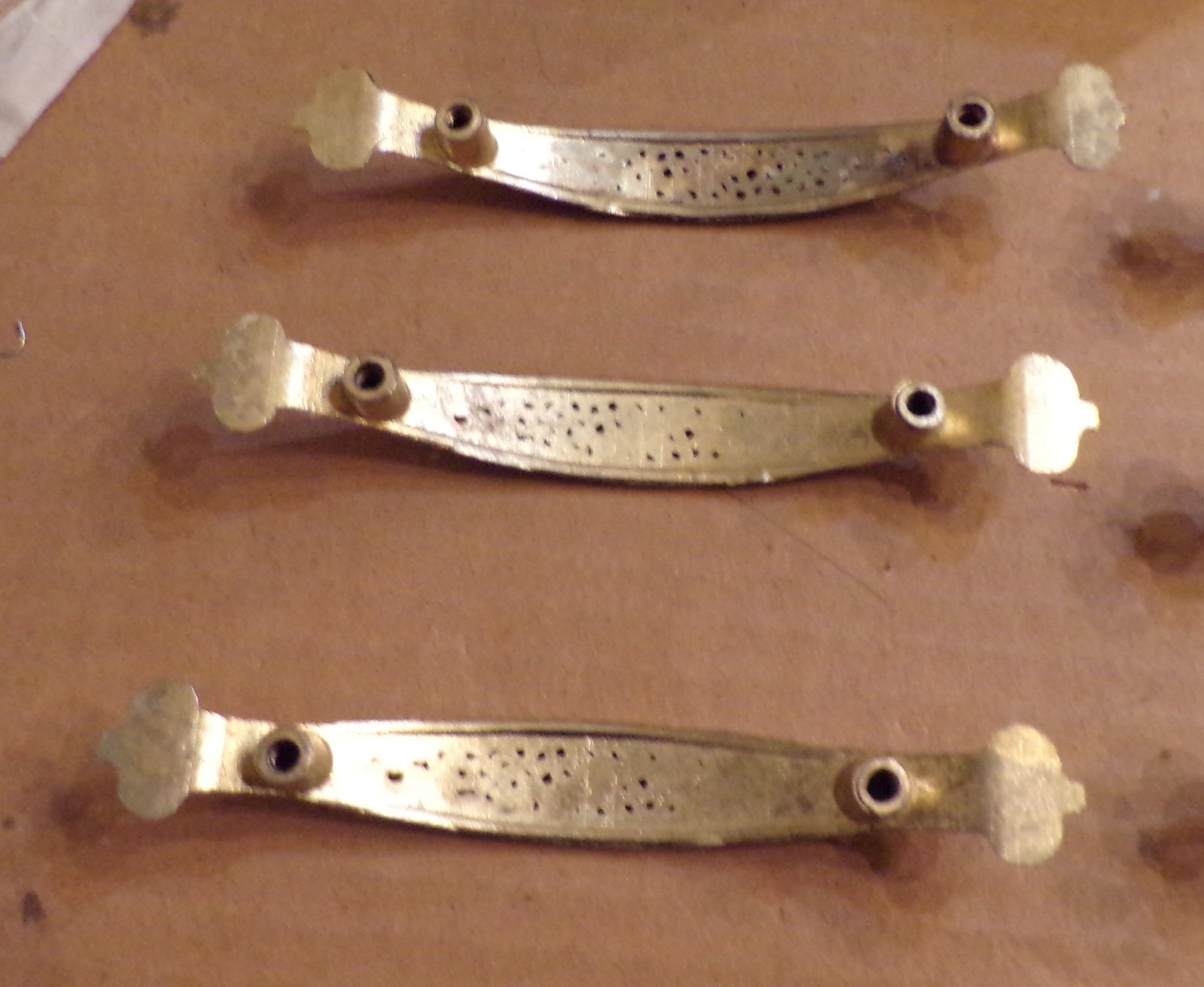 6 Vtg French Provincial Shabby Chic Drawer Pulls Gold/ Brass White