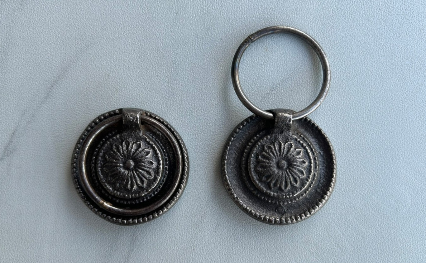 Vintage Round Old-Style Iron Cabinet Drawer Door Ornate Knob Handle Pull 2pcs
