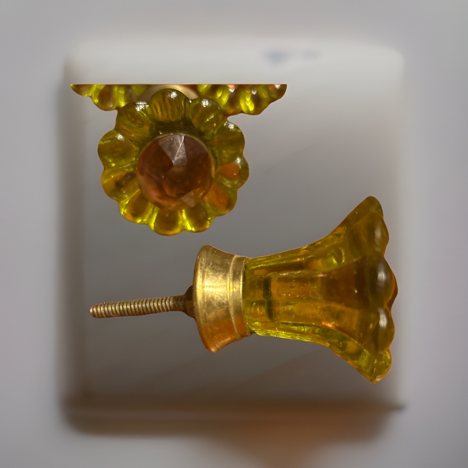 Vintage Floral Daisy Glass And Brass Cabinet Drawer Pull Knob W/ Hardware