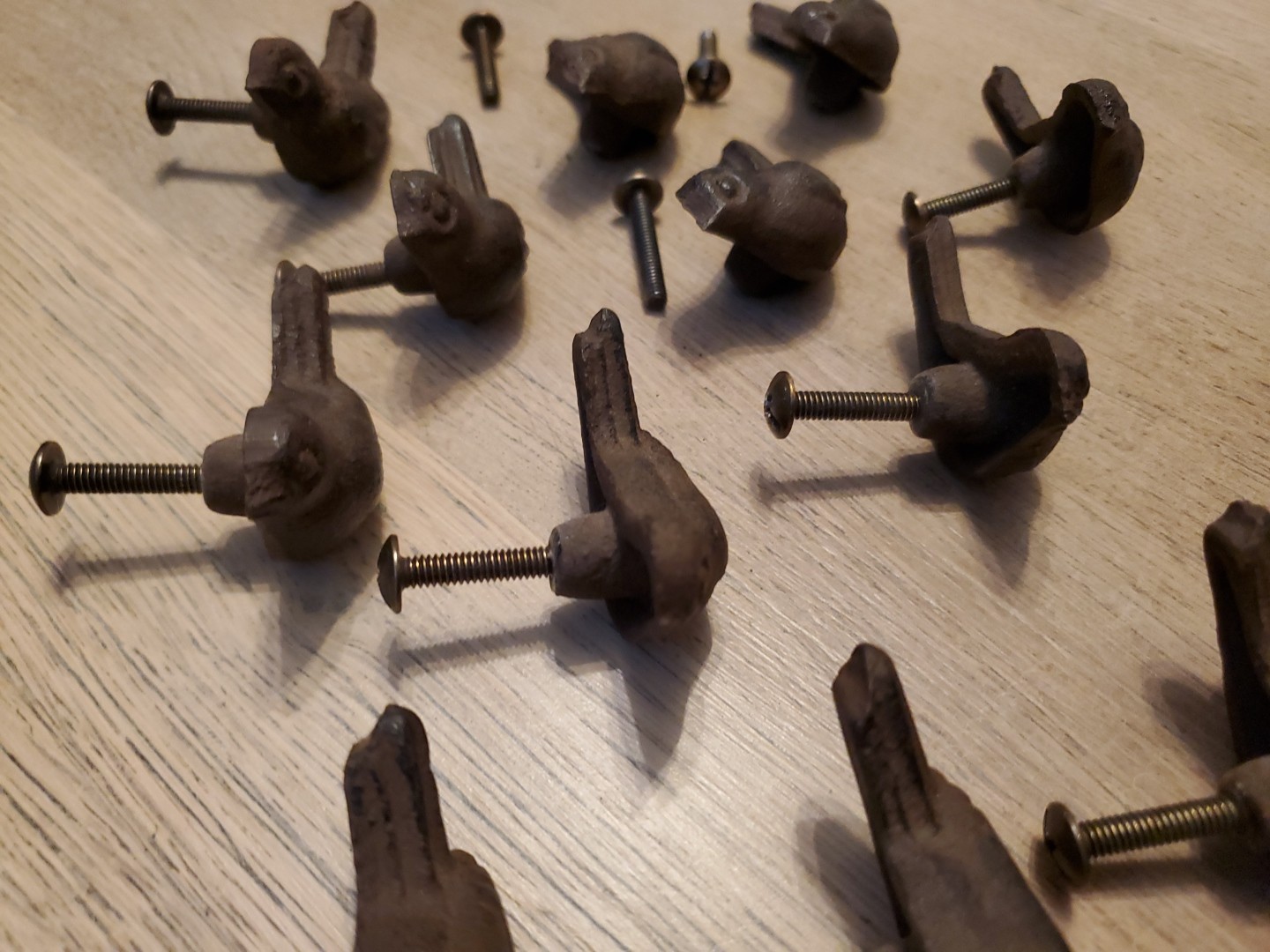 4 CAST IRON BIRD CABINET KNOBS PULLS DRAWER HANDLES RUSTIC Country Farmhouse