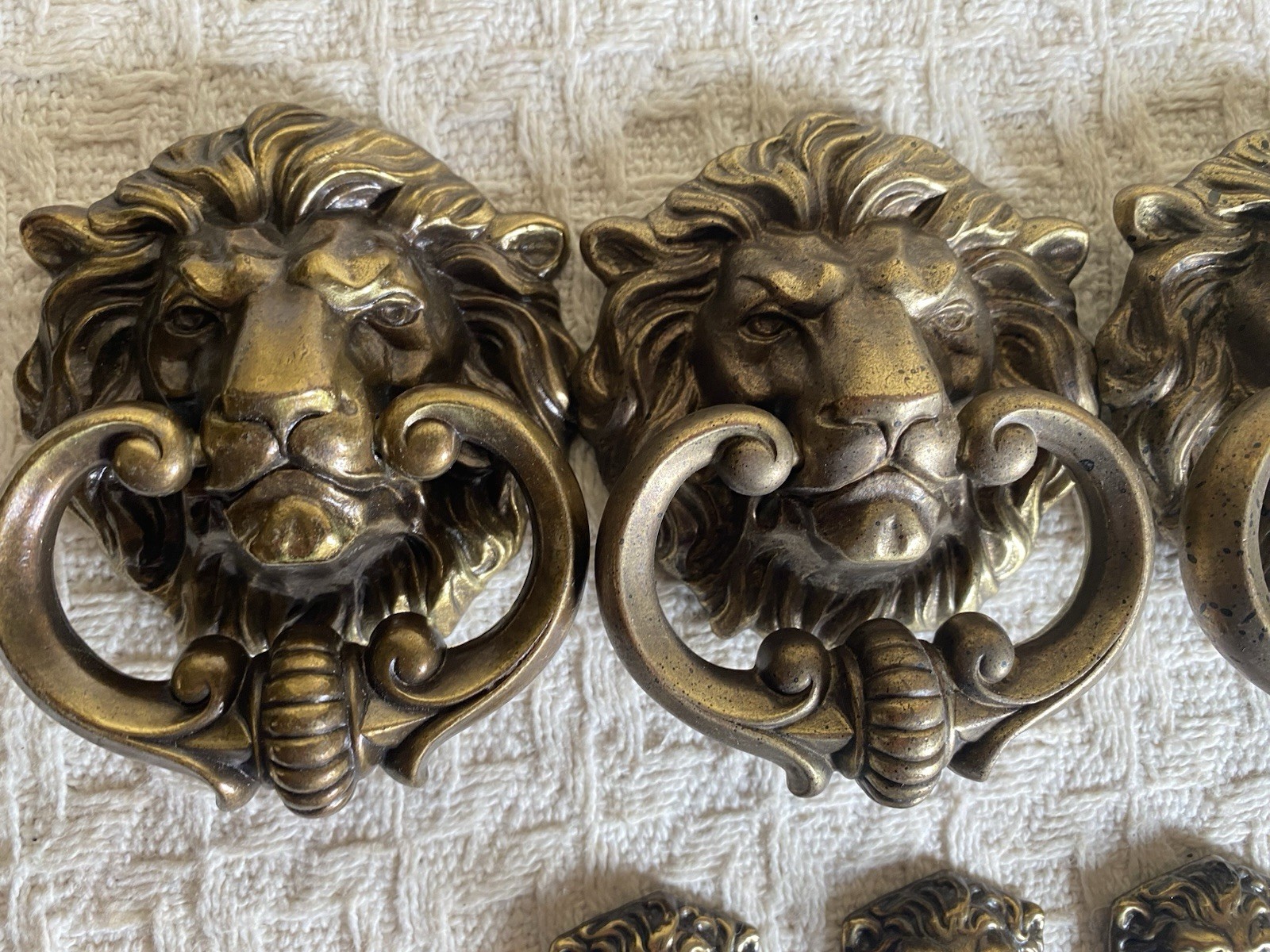 8 VTG Brass Bronze Metal Lion Head Drawer Chest Pulls Victorian Large & Small
