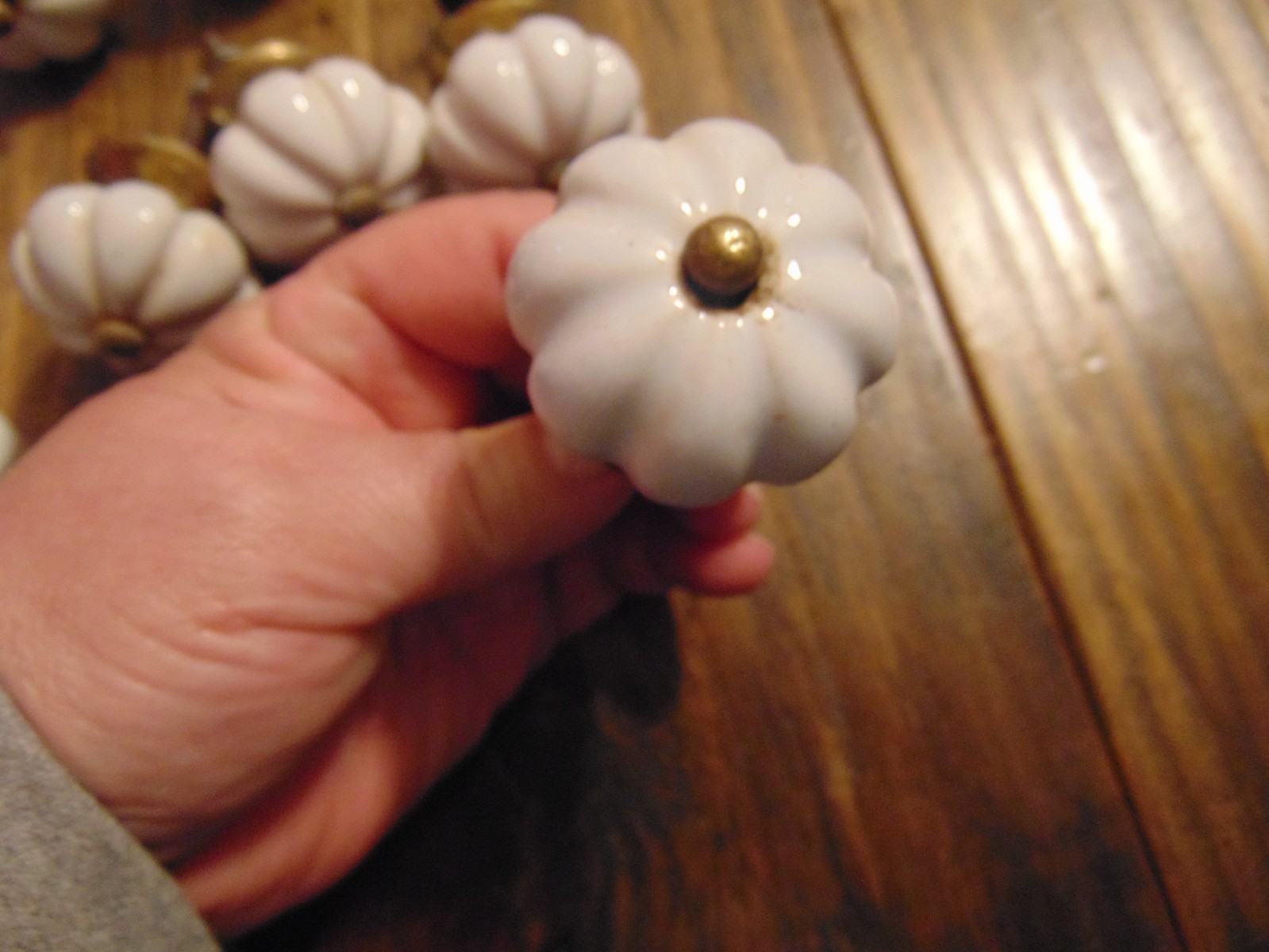 Antique Vintage White Drawer Or Cabinet Knobs Scalloped, Shell Shaped Set Of 12