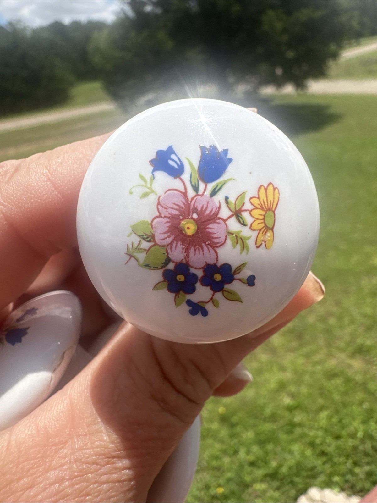 Vtg Ceramic Flower Bouquet Pink Blue Drawer Pulls Backs Cabinet Knobs Set Of 16