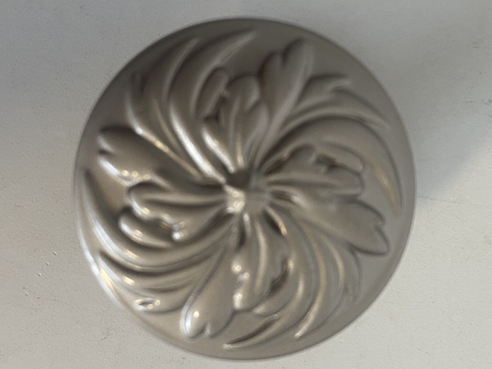 3x – Pewter Look Pulls Raised Floral 1-1/4” Round w/In/Out Mounting Bracket Read