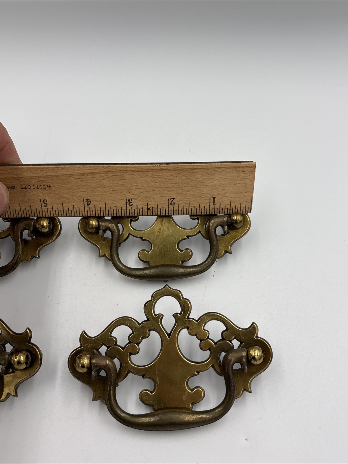 SET OF 4 ORNATE VINTAGE BRASS CHIPPENDALE STYLE BATWING DRAWER PULLS N4381