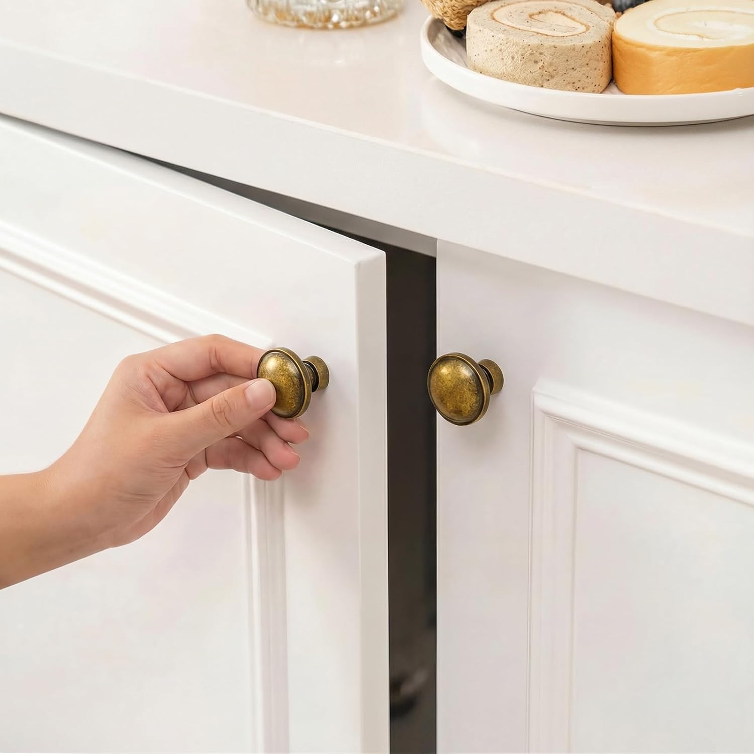 30 Pack Antique Brass Cabinet Knobs 1-1/4″ Vintage Drawer Pulls Zinc Alloy Handl