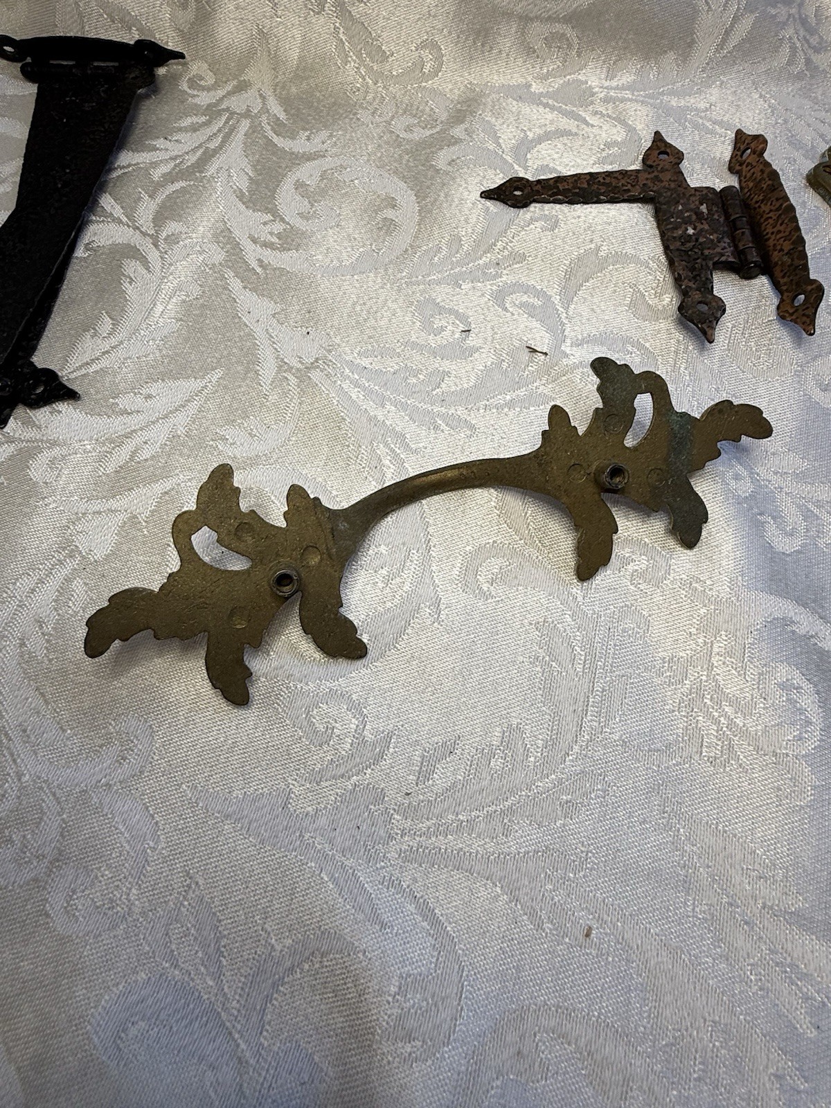 LOT OF MISCELLANEOUS HARDWARE. Drawer Pulls, Hinges, Keys