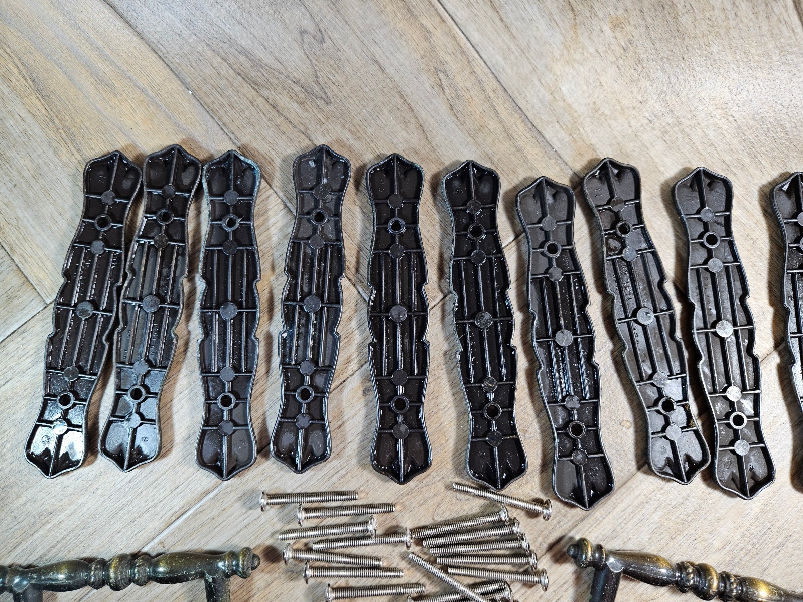 10 Vintage Brass 1977 Amerock Carriage House Drawer Pulls W/ Backplates – Patina
