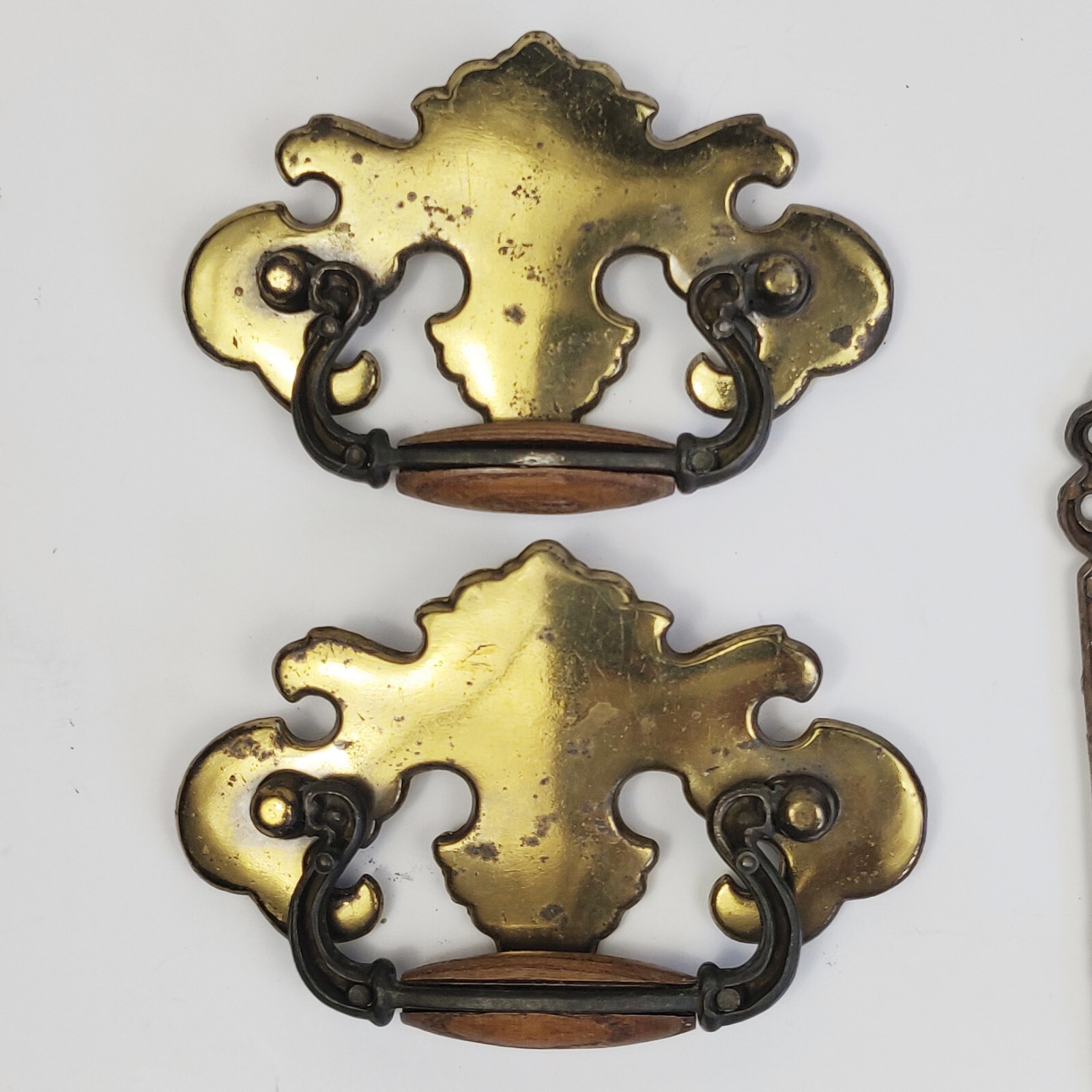 Vgt Brass Wood Oak Drawer Pull Set Batwing Bail, Drop Pulls Keyhole Backplate
