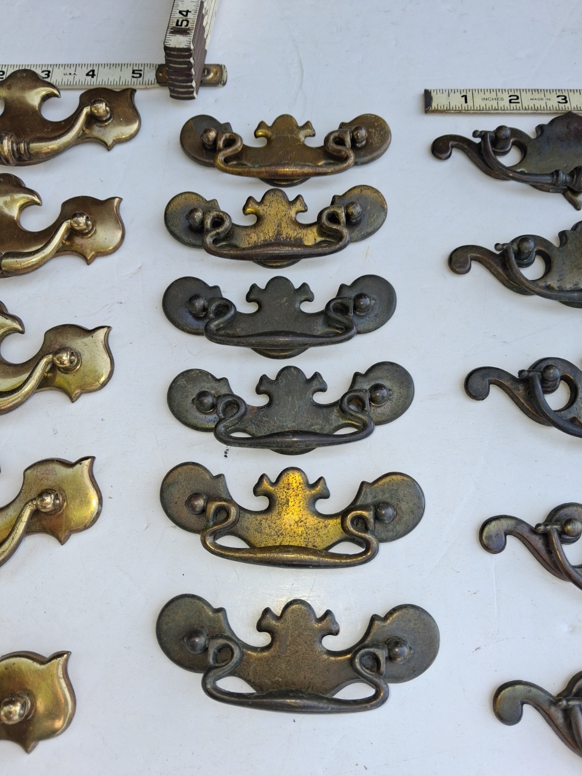 LOT OF VINTAGE ORNATE PULLS DRAWER HANDLES NO HARDWARE