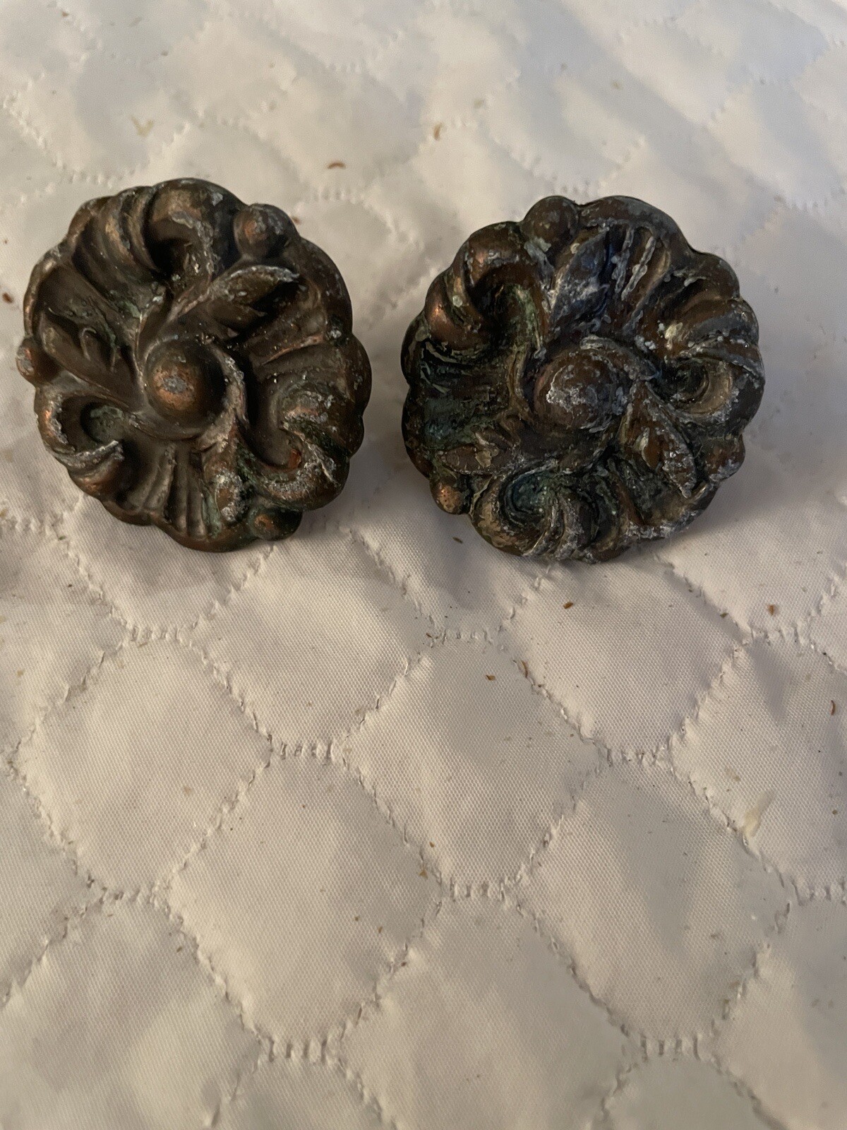 Vintage 2 Pairs Of Brass/brass Like Knobs Round -floral Flower