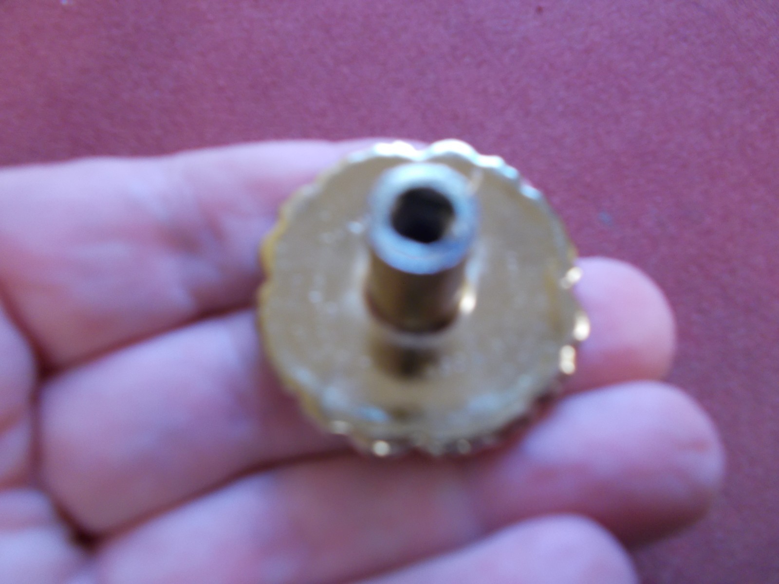 VGT AJAX DRAWER PULL # 993 GOLD TONE COLOR WHITE HANDLE KNOB FLORAL