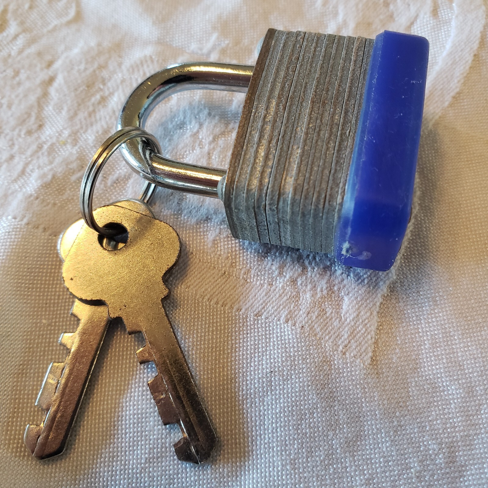 VTG Pad Lock 30mm with Two Keys Chrome 1.25″ Wide 1.75″ Tall Blue Edge