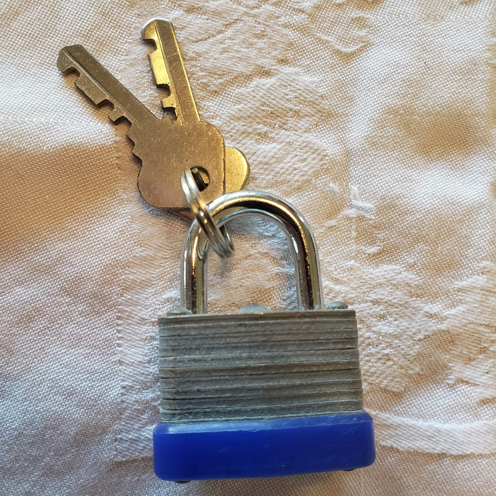 VTG Pad Lock 30mm with Two Keys Chrome 1.25″ Wide 1.75″ Tall Blue Edge