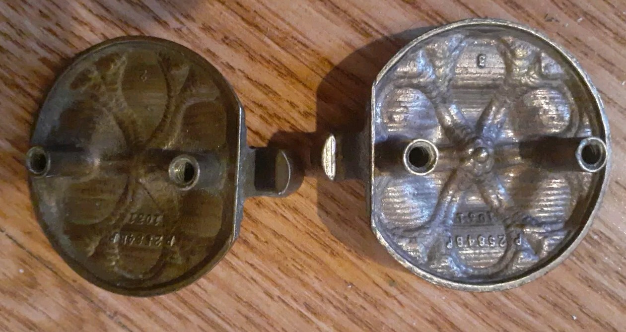 LOT of 2 Vntg Brass Floral Round Drawer Pulls Cabinet Knobs 2″