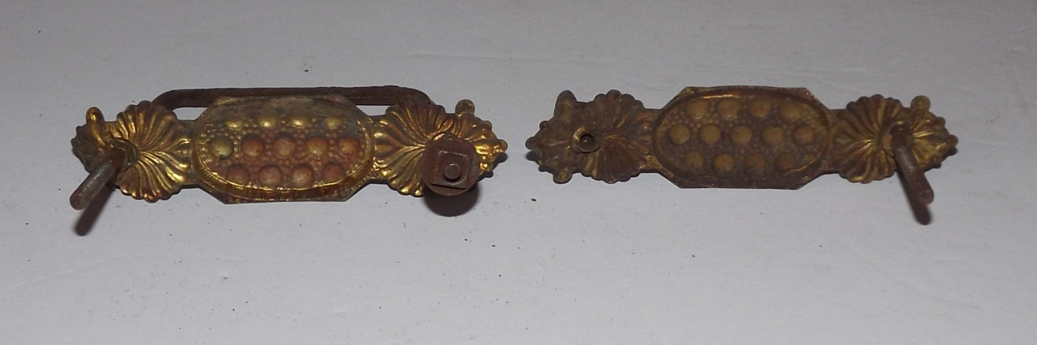 Vtg Lot 22 Drawer Pulls Backplates Salvage Rusty Brass Metal Repurpose Restore