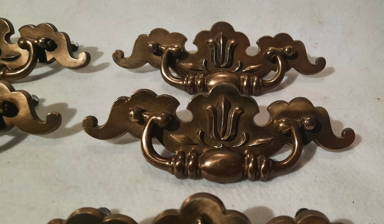 VINTAGE KEELER BRASS CO DRESSER PULLS FLORAL DESIGN LOT 8