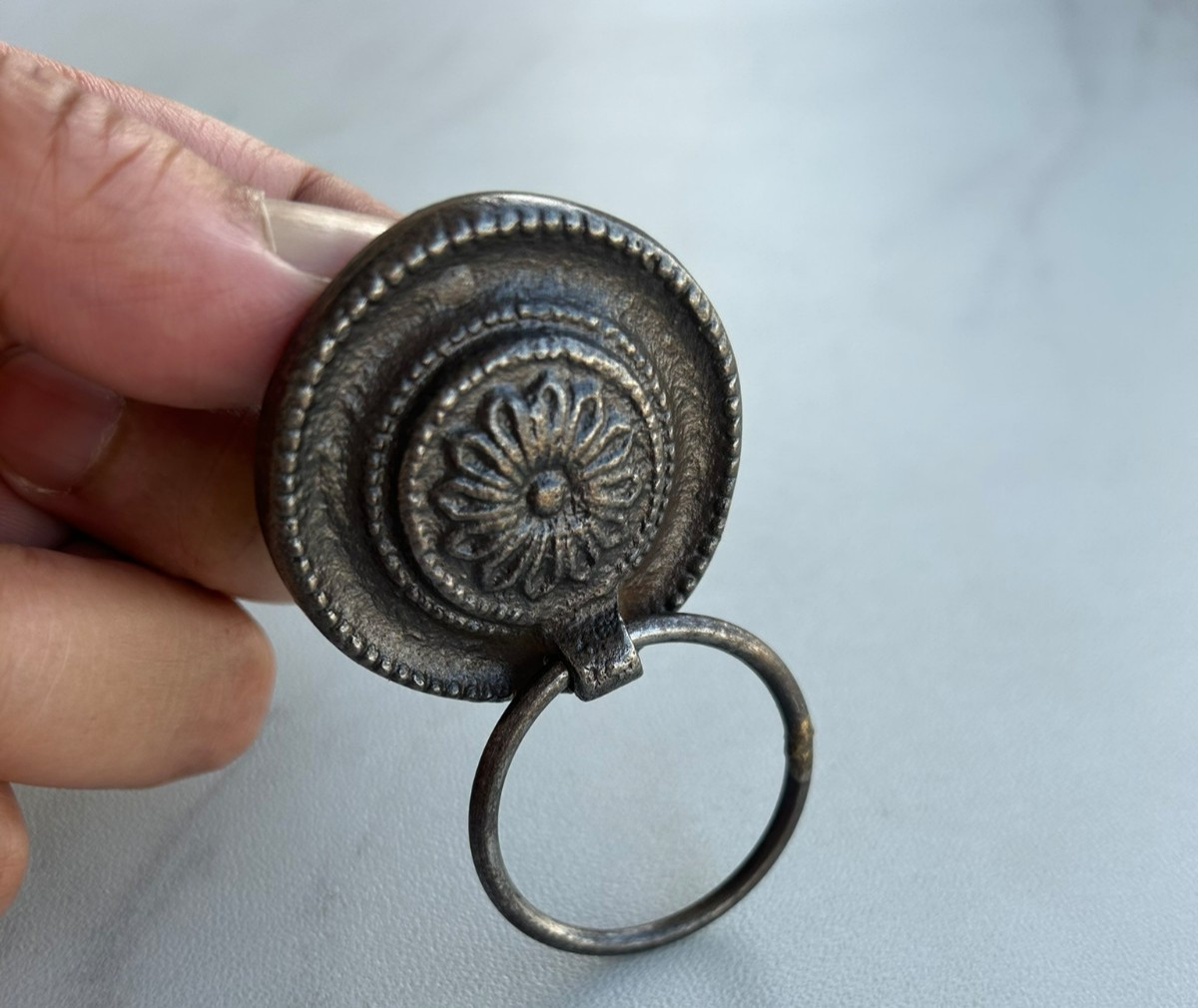 Vintage Round Old-Style Iron Cabinet Drawer Door Ornate Knob Handle Pull 2pcs