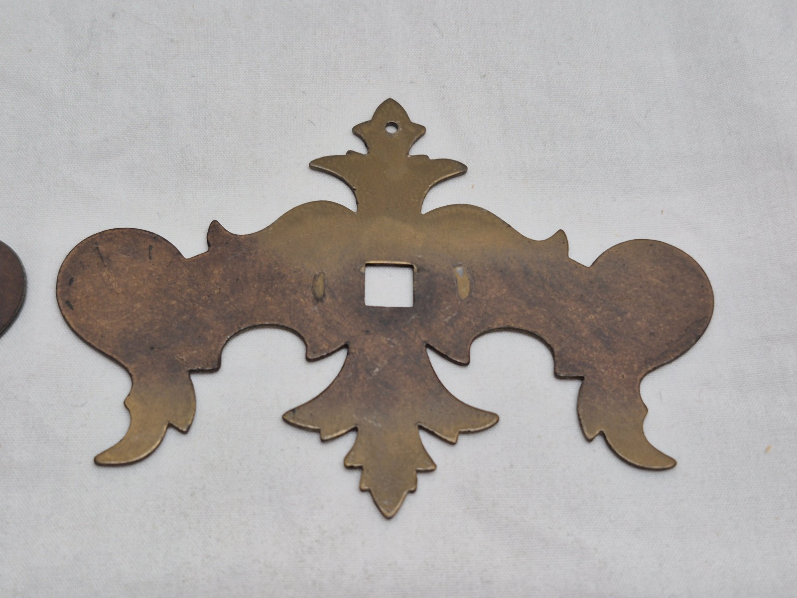 Antique Chippendale Colonial Drawer Cabinet Pull Back Plate Furniture Hardware