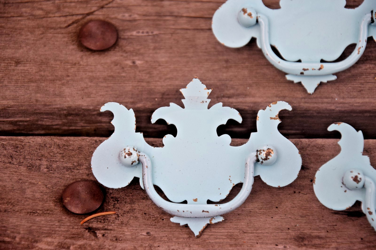 FLEUR DE LIS CHEST OF DRAWERS PULL HANDLE HARDWARE LOT OF 7 PULLS WITH SCREWS