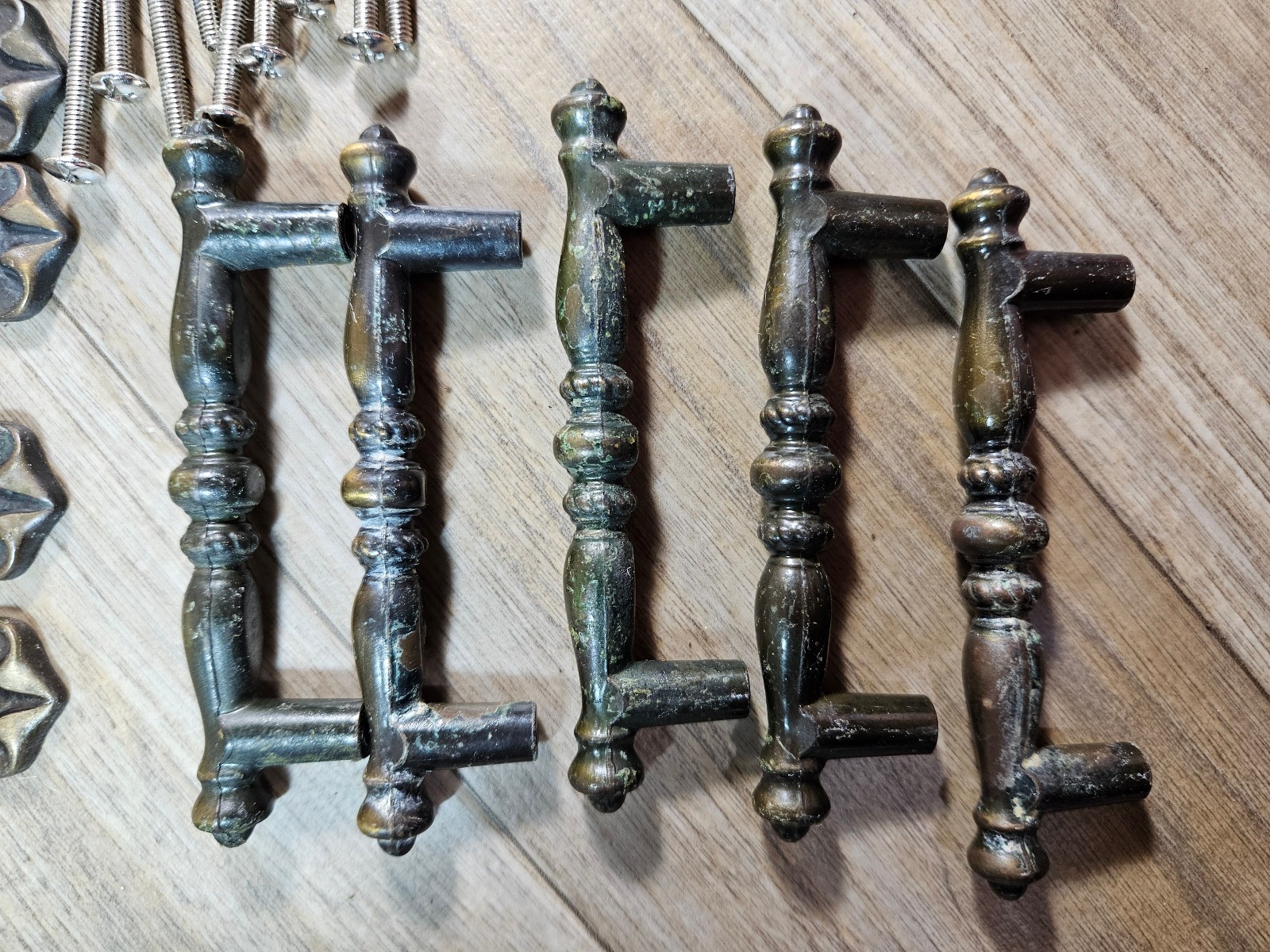 10 Vintage Brass 1977 Amerock Carriage House Drawer Pulls W/ Backplates – Patina