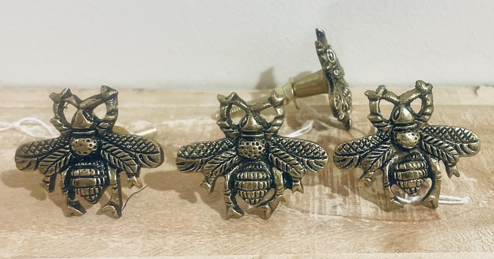 2; Antique-Gold Metal Drawer Pulls Handles Bee Vintage-Brass Cabinet Door Knobs