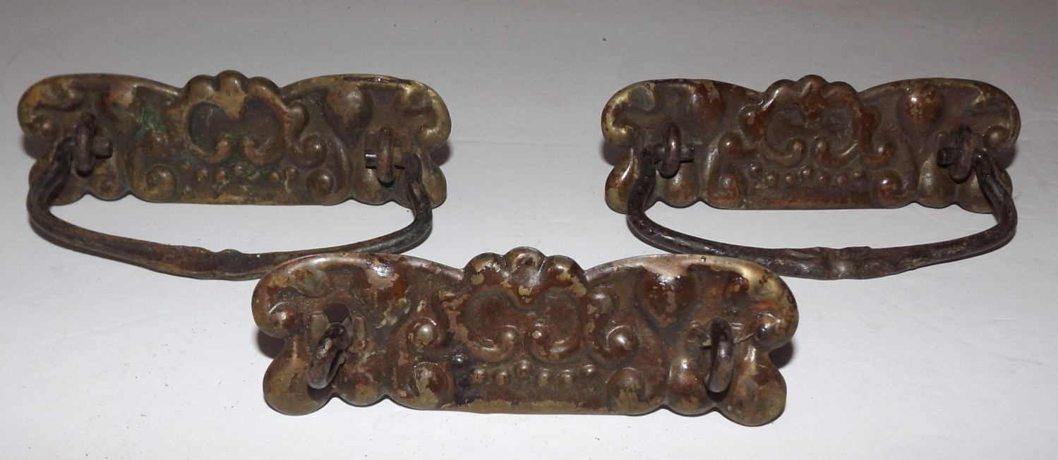 Vtg Lot 22 Drawer Pulls Backplates Salvage Rusty Brass Metal Repurpose Restore