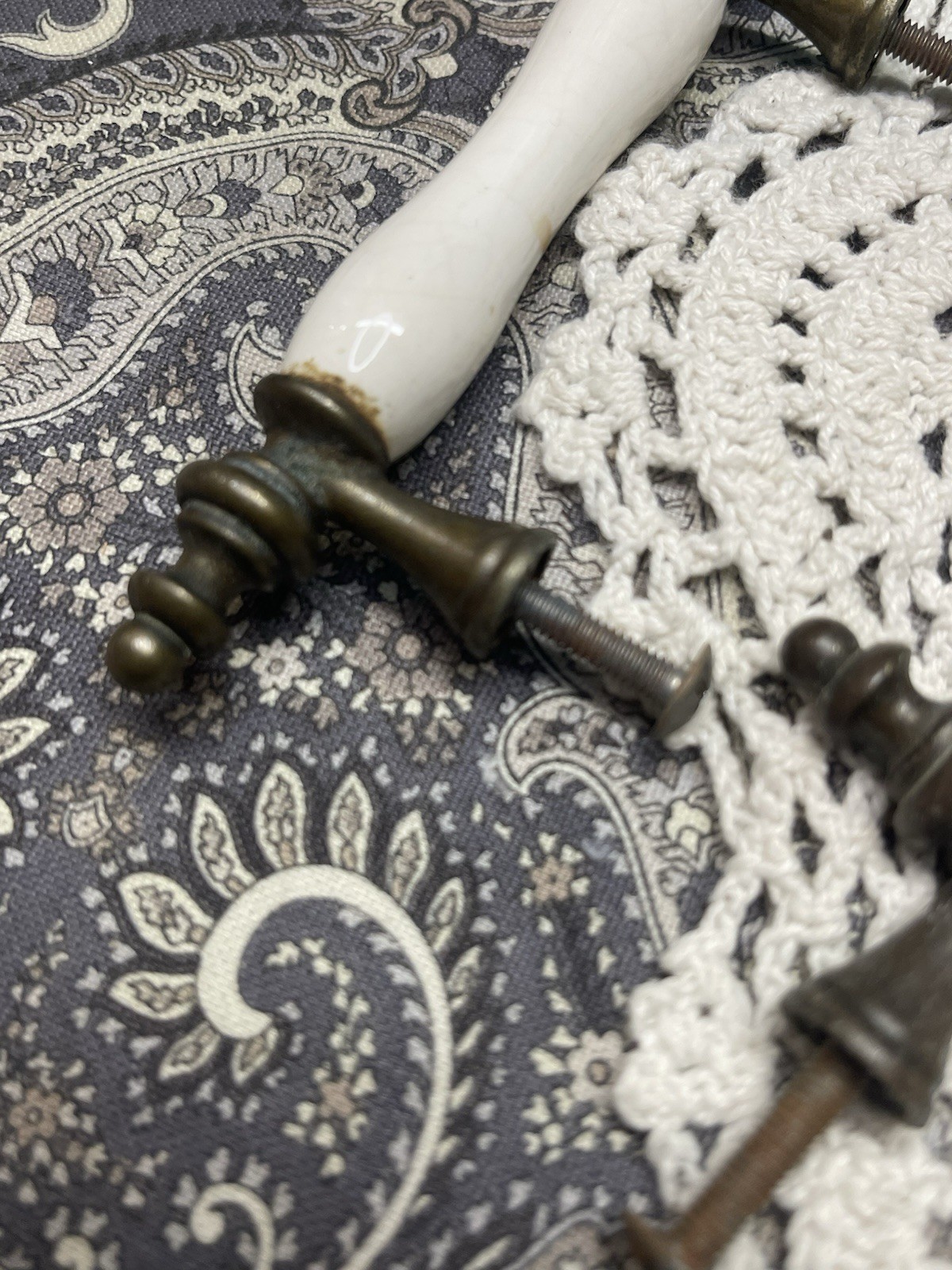 Vintage Lot (11) Miscellaneous Drawer/Cabinet Pulls/Knobs – Some Aged With Wear